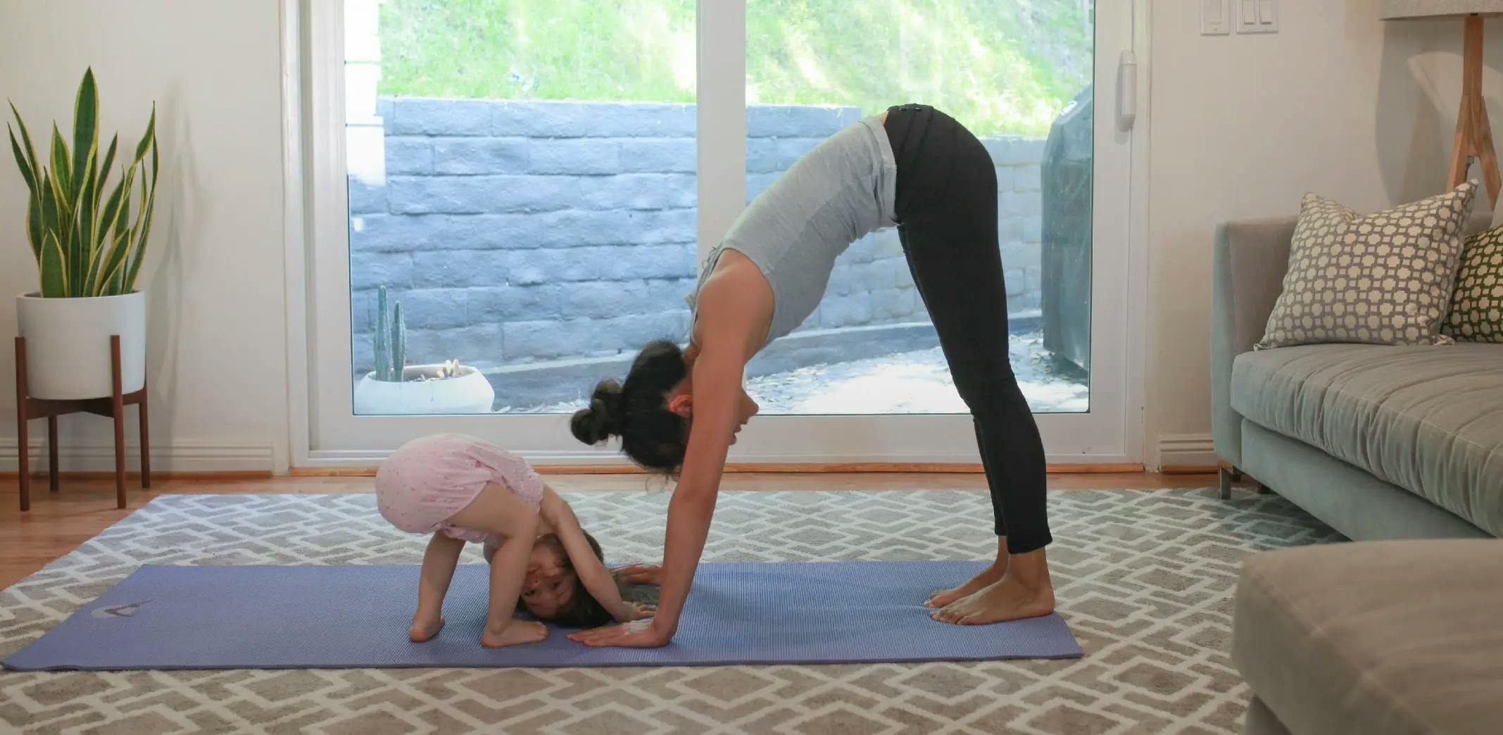 Yoga pour tout-petits et les parents, guide de mouvement et position pour les plus petits.